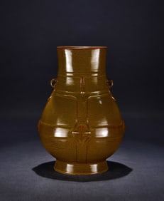 A Qing Qianlong tea powder glazed amphora