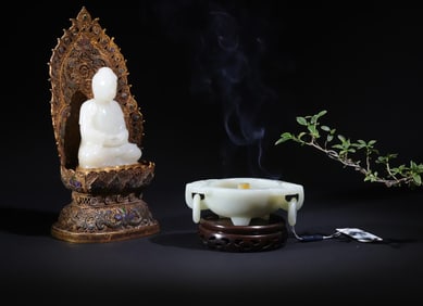 A statue of a white jade Buddha inlaid with sterling silver gilt enamel in the Qing Dynasty