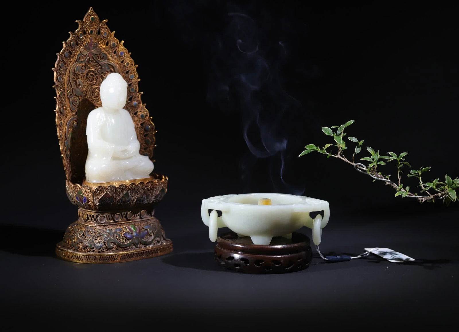A statue of a white jade Buddha inlaid with sterling silver gilt enamel in the Qing Dynasty (1 of 9)