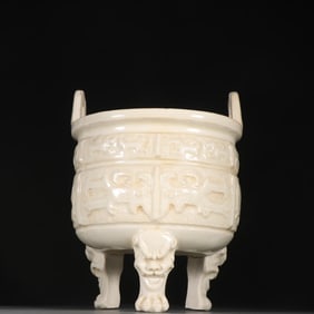 A Qing Dynasty Dehua kiln white porcelain imitation bronze tripod