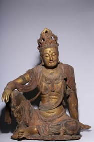 A seated statue of Guanyin carved with nanmu carved gold in the Qing Dynasty
