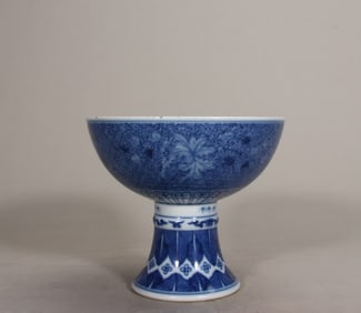 A Qing Dynasty Guangxu blue and white brocade flower inner dragon pattern tribute bowl