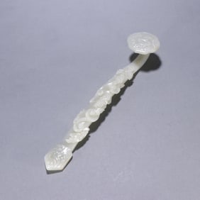 A Qing Dynasty Hetian jade dragon pattern ruyi handle