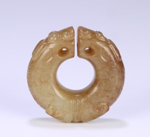 A piece of ancient jade double dragon pendant