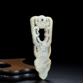 An ancient beast-faced jade