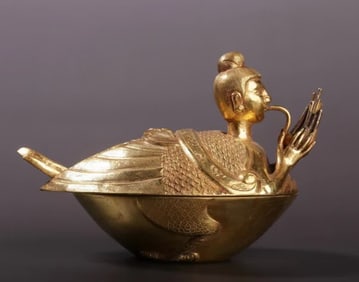 A Tang pure gold blowing sheng galou cover box