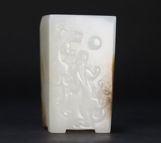 A Qing Dynasty Hetian magnolia grass dragon pattern pen holder