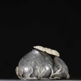 A Qing Dynasty blue and white seed material "Fushou" ornament