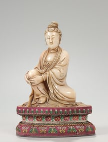 A Qing Dynasty Shoushan stone carving jade Xuan style free Guanyin ornament