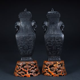 Qing Dynasty rosewood "elephant ear Kui dragon pattern" square bottle