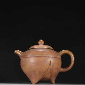 A Chen Mingyuan purple sand three-legged teapot