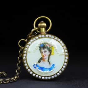 A pocket watch of European Western paintings