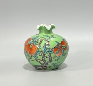 A piece of Qing Yongzheng enamel color apple green glaze everything is a ruyi pattern pomegranate