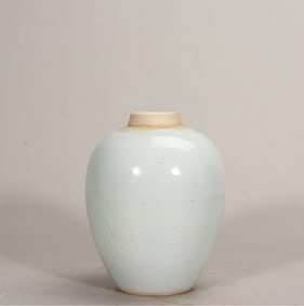 A Qing Dynasty Kangxi sweet white glaze secretly engraved dragon and phoenix pattern jar