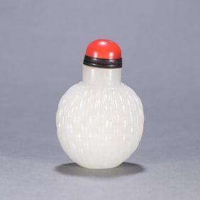 A Qing Dynasty Hetian jade bamboo basket pattern snuff bottle