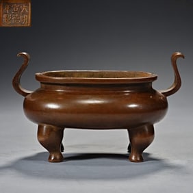 A Qing Dynasty four-way dynasty crown ear furnace