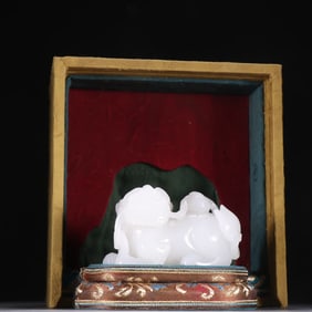 A Qing Dynasty Hetian jade lion play ball ornament