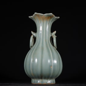 A Song Dynasty Ru kiln celadon flower mouth vase