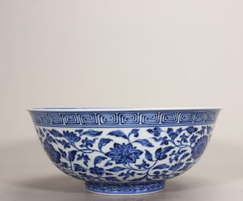 A large bowl with a blue and white entwined lotus pattern in the Qing Dynasty