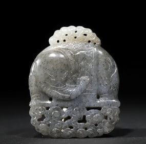 A Qing Dynasty blue and white seed Taiping has an elephant carving