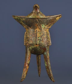 A Western Zhou bronze swallow cup
