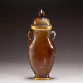 A Qing Dynasty agate appreciation bottle