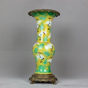 A yellow plain three-color cloud crane pattern inlaid with copper-edged flower cups
