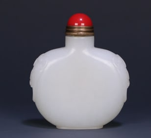 A Qing Dynasty Hetian jade snuff bottle