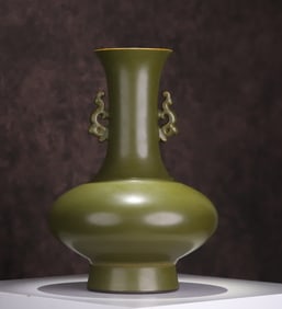 A Qing Dynasty Qianlong tea glazed amphora