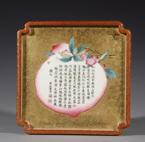 A tea plate of Qing Qianlong longevity peach carved with gold thread and multi-character imperial