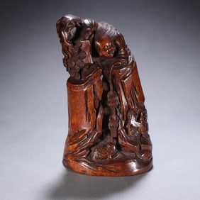 A Qing Dynasty agarwood bangs play golden toad ornament