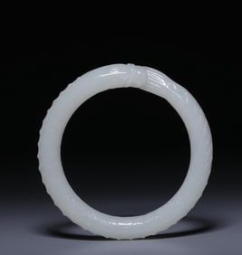 A Qing Dynasty Hetian white jade dragon tail bracelet