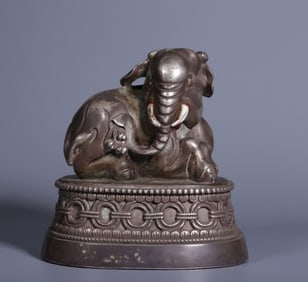 A Qing Dynasty copper-gilt silver elephant seal