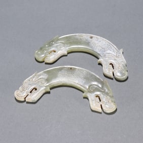 A pair of ancient jade dragon head jade huang