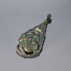 A piece of war Han copper cuo gold and silver bear with hook