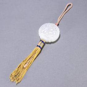 A Qing Dynasty Hetian jade character story sachet pendant