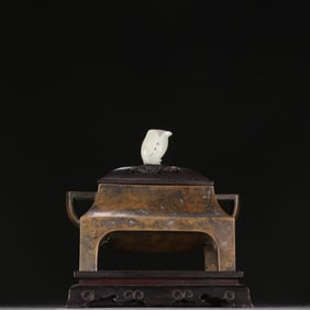 A Ming Xuande copper tire table aromatherapy stove