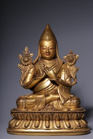 A seated statue of Tsongkhapa in copper gilt from the Qing Dynasty