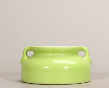 A piece of Qing Dynasty Qianlong apple green amphora water cheng