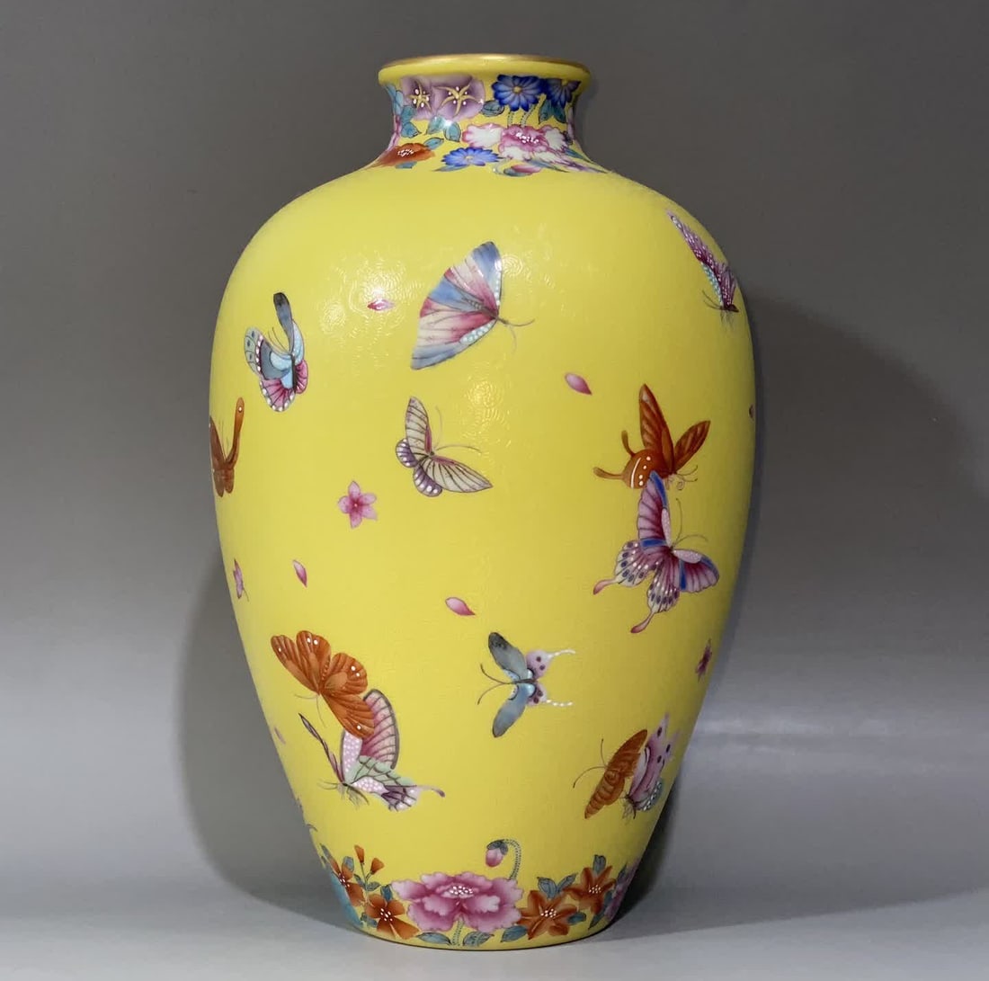 A piece of Qing Dynasty Yongzheng year yellow ground flower butterfly butterfly love flower gold (1 of 9)