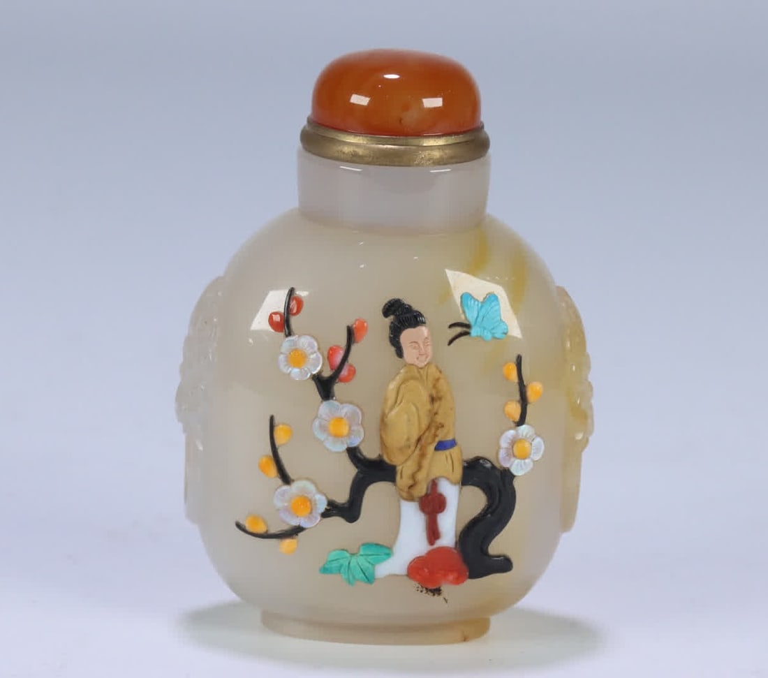 A Qing Dynasty agate treasure inlaid with a character pattern snuff bottle (1 of 11)