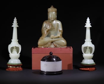 A statue of Shakyamuni Buddha in the Qing Dynasty is enshrined as a heavy weapon