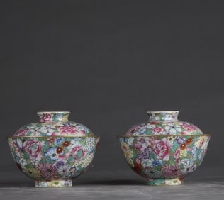 A Qing Qianlong enamel colorful gold background kaleido bowl