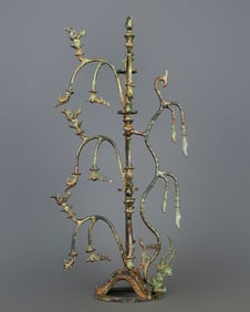 A Sanxingdui bronze sacred tree
