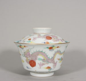 A Qing Dynasty Qianlong pastel seawater dragon pattern gaiwan