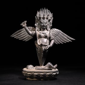 A Tibetan Qing Dynasty copper tire Vajra Pupa ornament