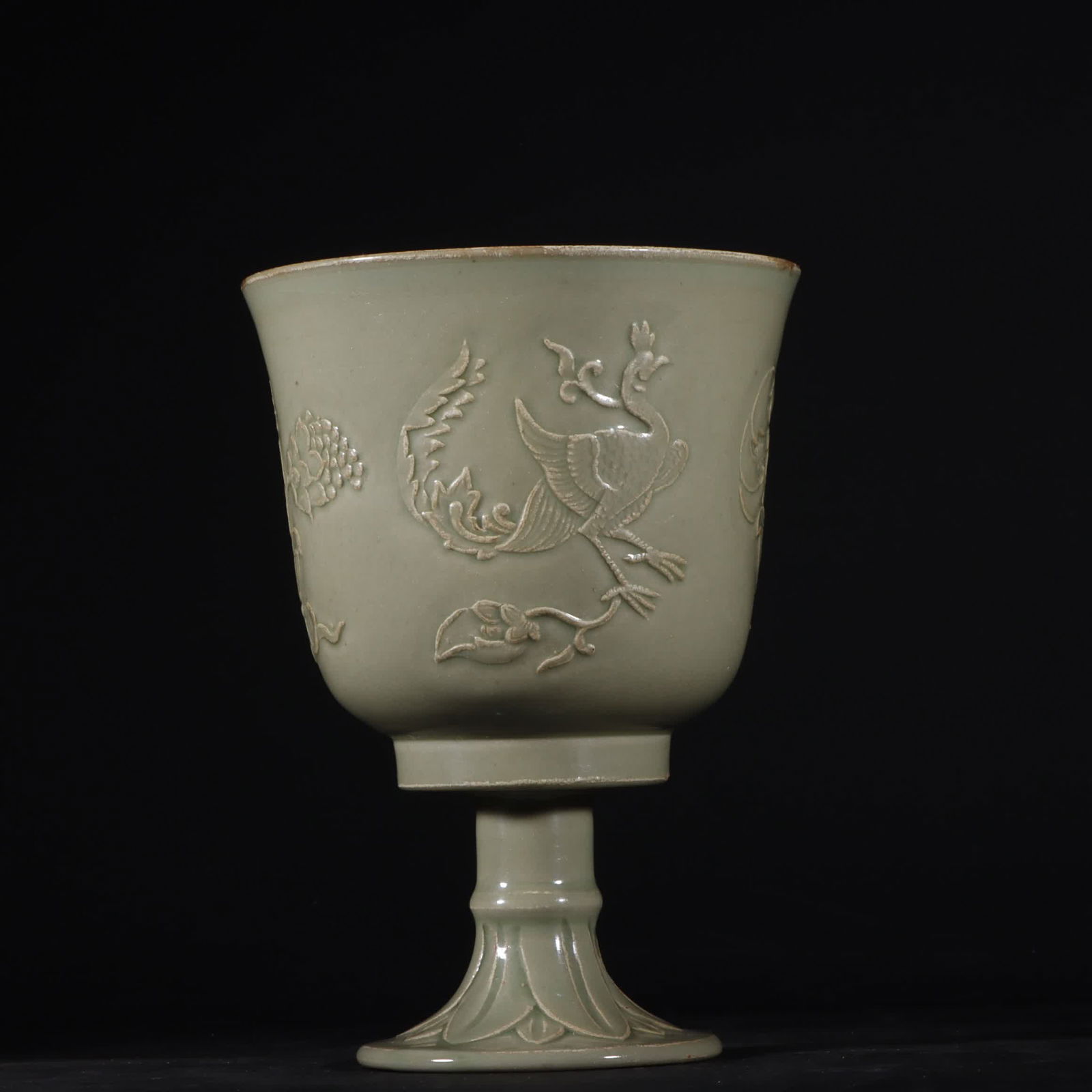 A Tang Dynasty Yue kiln secret color celadon high-relief phoenix floral pattern goblet: Tang Dynasty Yue kiln secret color celadon high relief phoenix floral pattern goblet SIZE: H:12cm W:8.7cm (The Dimensions Of All Batches Are Manually Measured.If You Need More Detailed Information, Pl