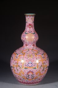 A Qing Qianlong Gong pink flower gourd bottle
