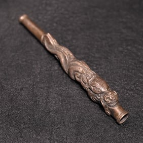 A Qing Dynasty sterling silver dragon pattern cigarette holder