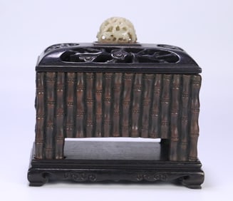 A desk elegant piece of "Daming Xuande Year" bamboo pattern grooved furnace